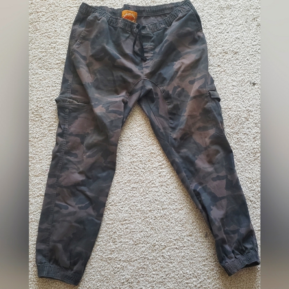 Men's Red Camel Camo Cargo Joggers Size - XL Color - Camo